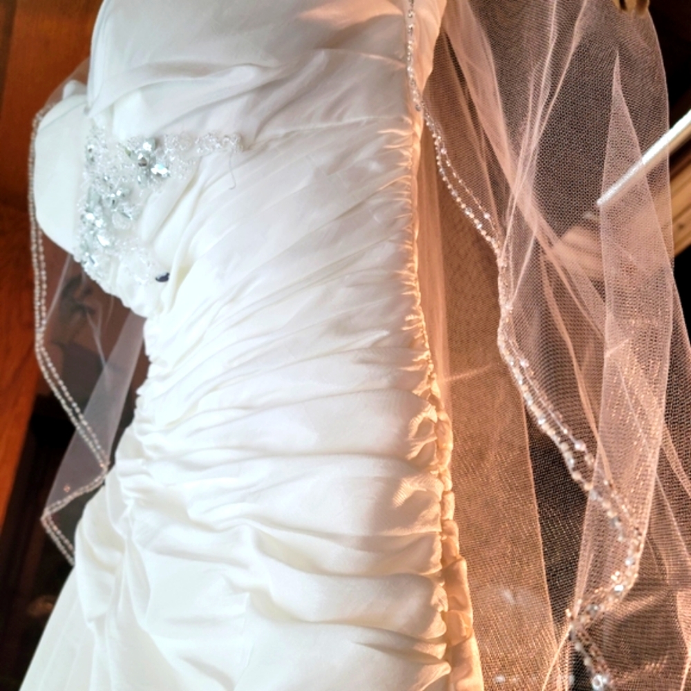 Destiny Strapless wedding gown. Size 10. Ivory